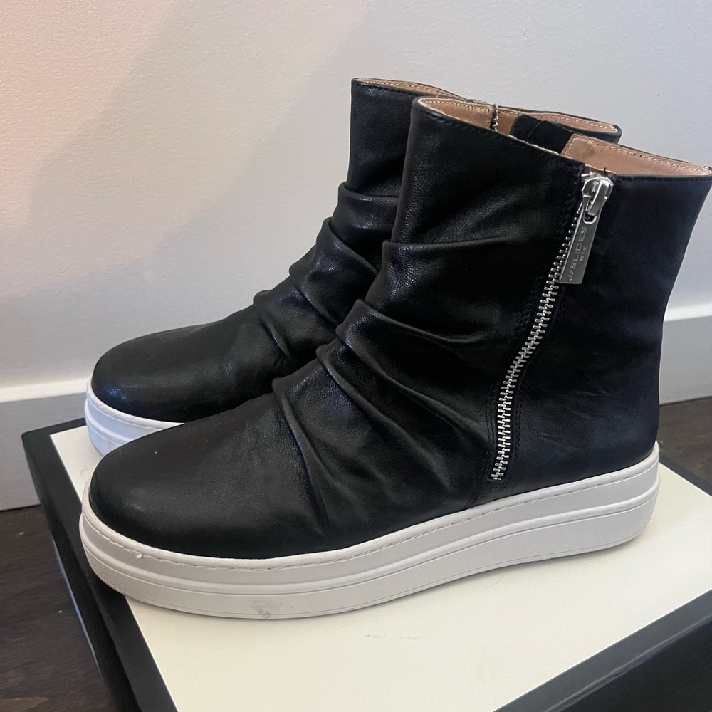 J/Slides w/ box Tina High Top Platform Sneaker - Black Leather 7.5